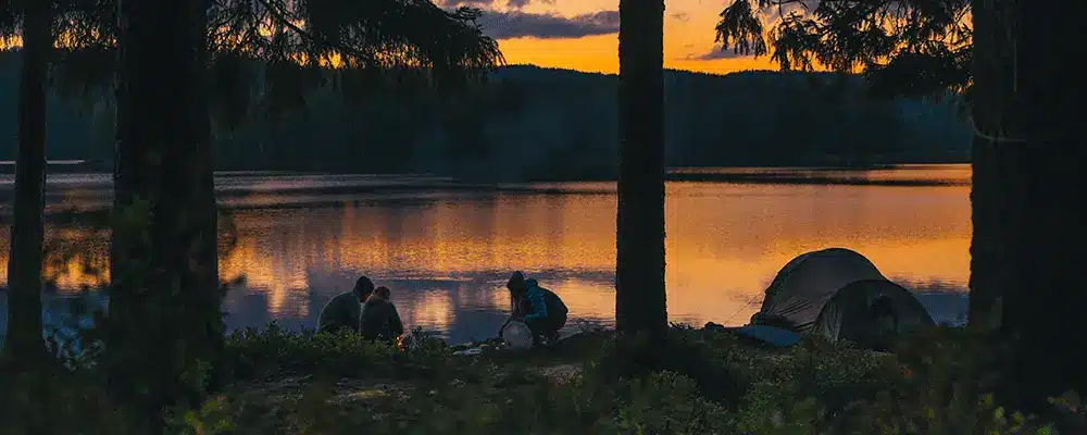 camping-by-lake